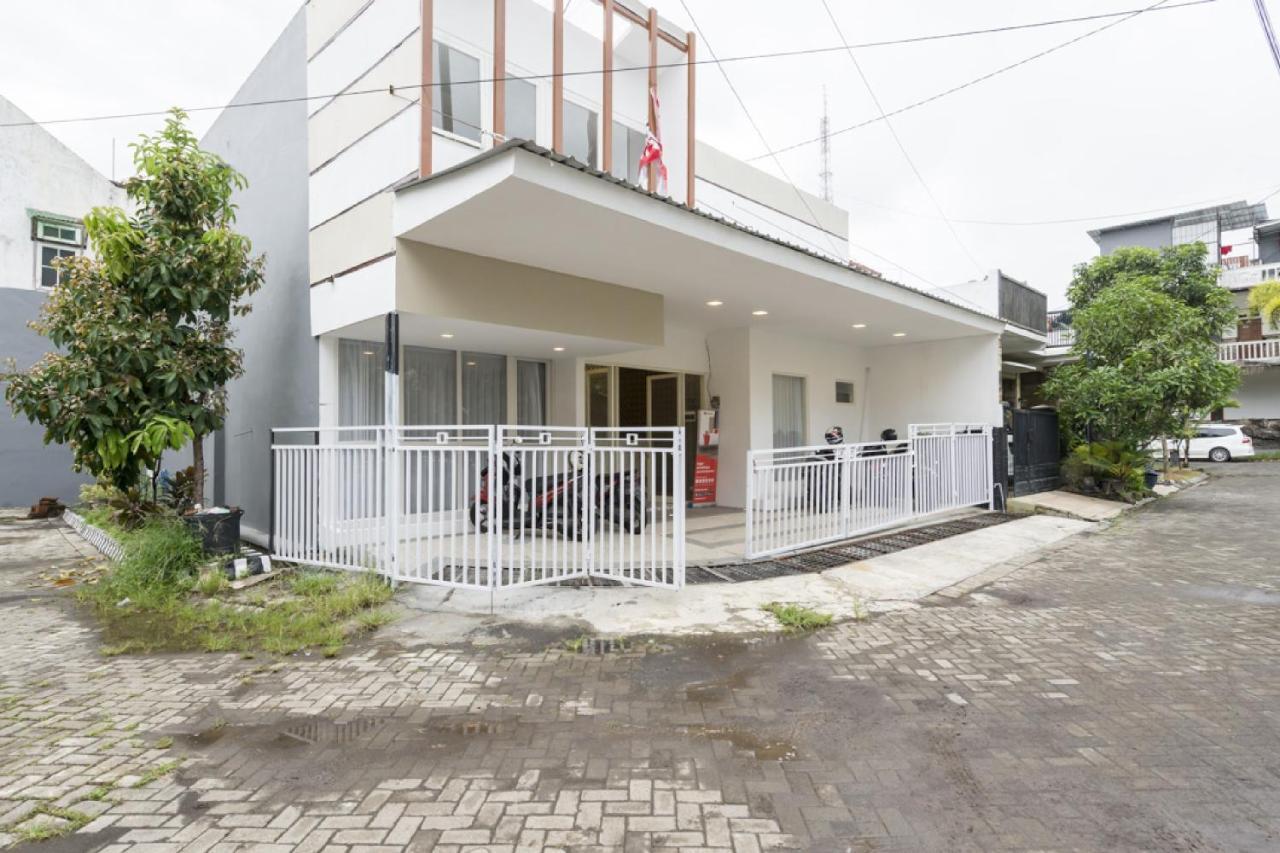 Reddoorz Syariah @ Griya Shanta مالانغ المظهر الخارجي الصورة